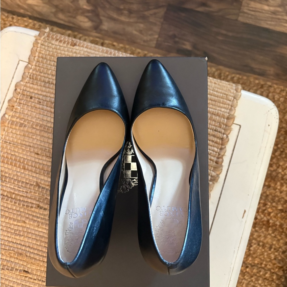 Vince Camuto Classic Black Heels - Picture 6 of 9